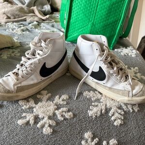 Nike White and Black High-Tops